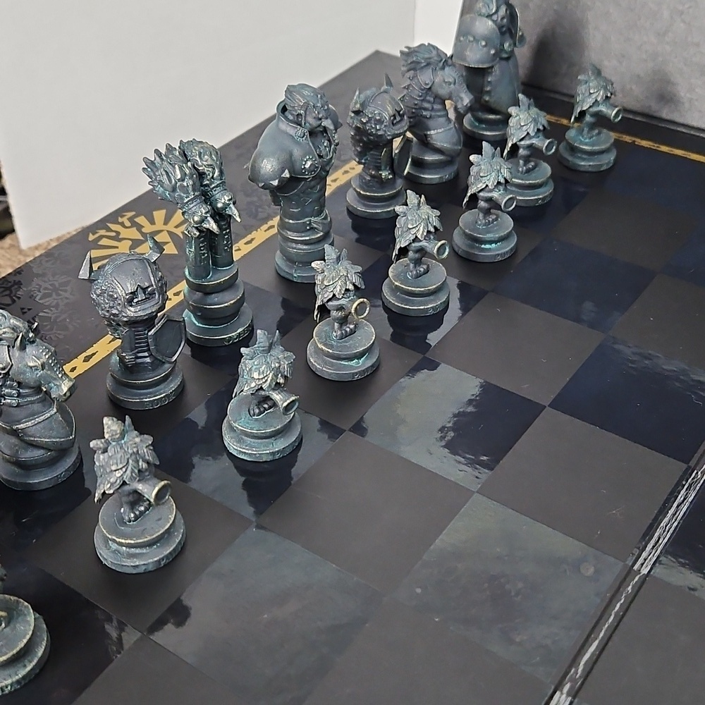 Legend Of Zelda Gold Edition Chess Set Nintendo 2016 - Picture 4 of 8